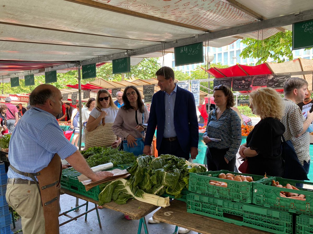_EvaSas's tweet image. En campagne avec les militants.e.s écologistes &amp;amp; de gauche du 12e &amp;amp; du 20e arrondissement de Paris !
Heureuse &amp;amp; fière du soutien de @yjadot &amp;amp; @EPierreMarie. Pour l'écologie et la justice sociale les 12 &amp;amp; 19 juin votons pour la #NUPES ✌️🌻