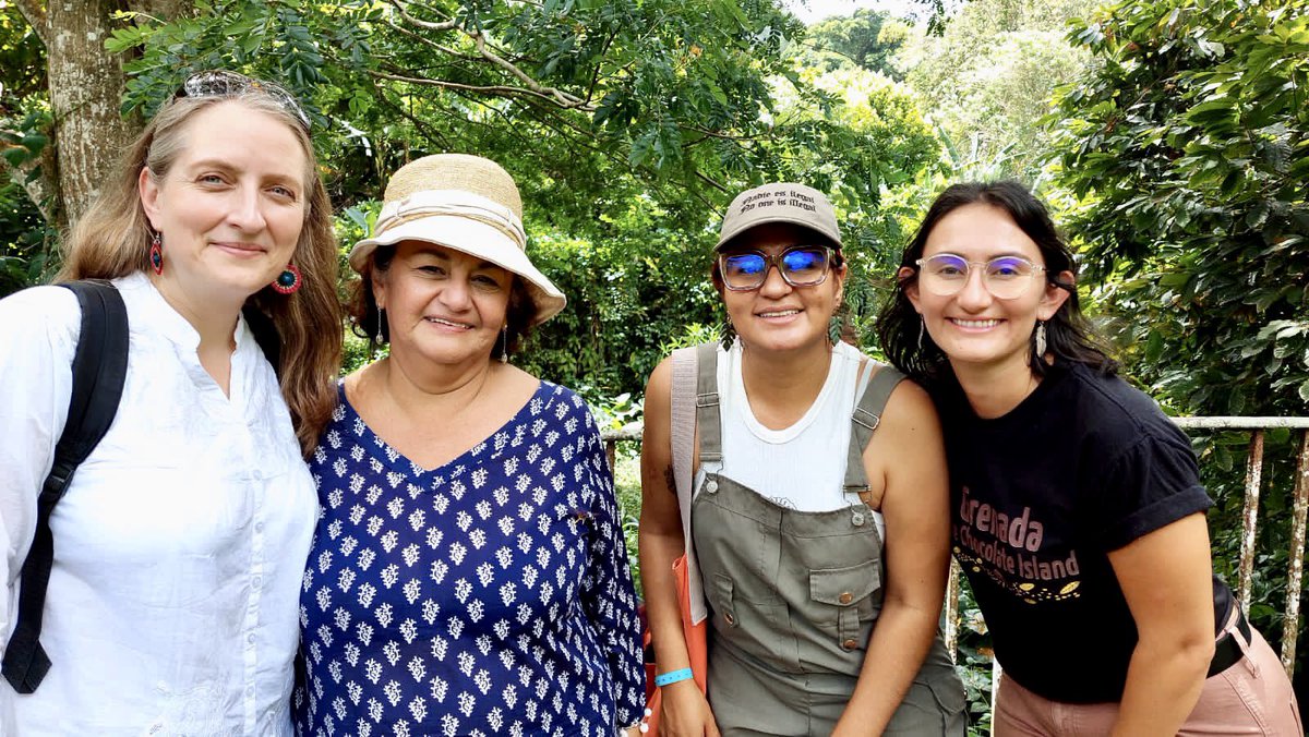 MagsFielden's tweet photo. @puregrenada great to be around amazing chocolatier from #mexicowoman @GrenadaChocoFes 2022 @TrueBlueGrenada @crayfishbay #reinachocolateoaxaca #chocolateslecameleon @EmbamexSL  @RenattaMadeline https://t.co/whOUBd4Oic