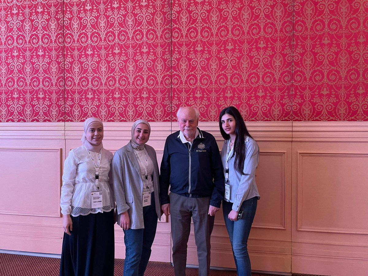 It was an honor and pleasure meeting you Sir Fraser Stoddart. @sirfrasersays 
Thank you for the amazing speech!
#ACSMENA2022 
@tawil_tina 
@Fatat_ElDhaibi