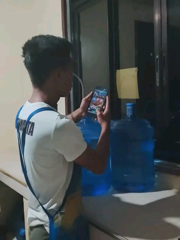 Christi31479439's tweet photo. after done working on water refilling station 🤗 let me chill🔥 while playing @jobtribes NFT EPIC QUEST . 👍 Proudly scalar @Dre_Cre_Guild ♥️
Thankyou manager @momochi373💙🍑
Working harder After season end🤞🦾
#playming
#jobtribes https://t.co/UtoDsd8kXR