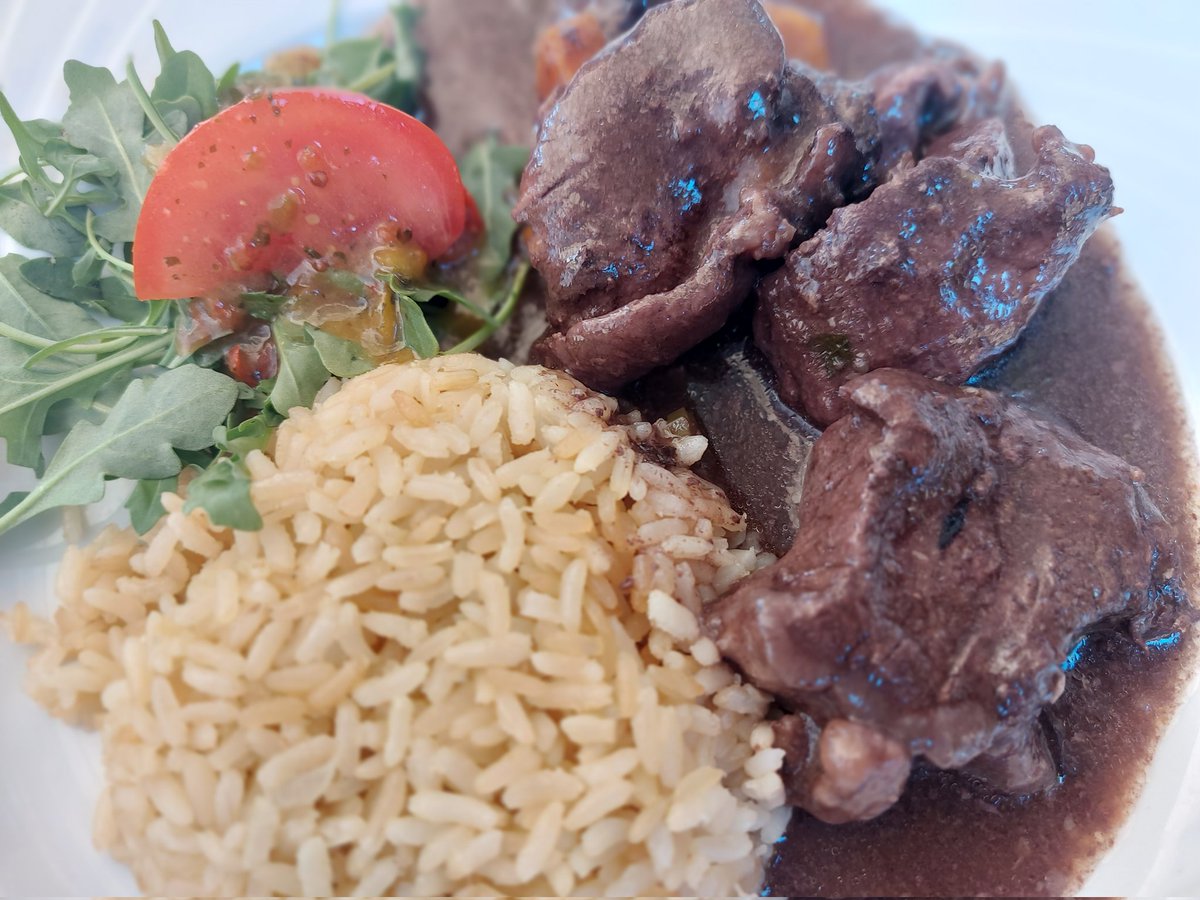 atomarpormundo's tweet photo. La tierra de #Camarga ofrece una riqueza de productos únicos, como el arroz, la carne de toro D.O., la sal, la salicornia, los vinos del territorio de Arles, las aceitunas y el aceite de oliva, los quesos de cabra...😋😋 @OTAiguesMortes #viajecamarga #danfluvial https://t.co/DR2R69iR7h