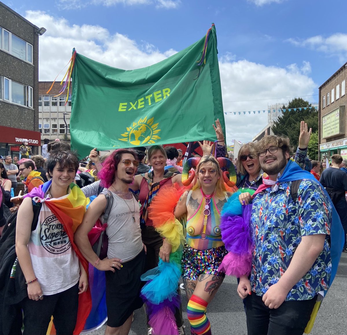 Great fun at #ExeterPride - have a wonderful day everyone!  
With ⁦<a href="/DianaFMoore/">Diana Moore</a>⁩ &amp; ⁦<a href="/exetergreens/">Exeter Green Party</a>⁩