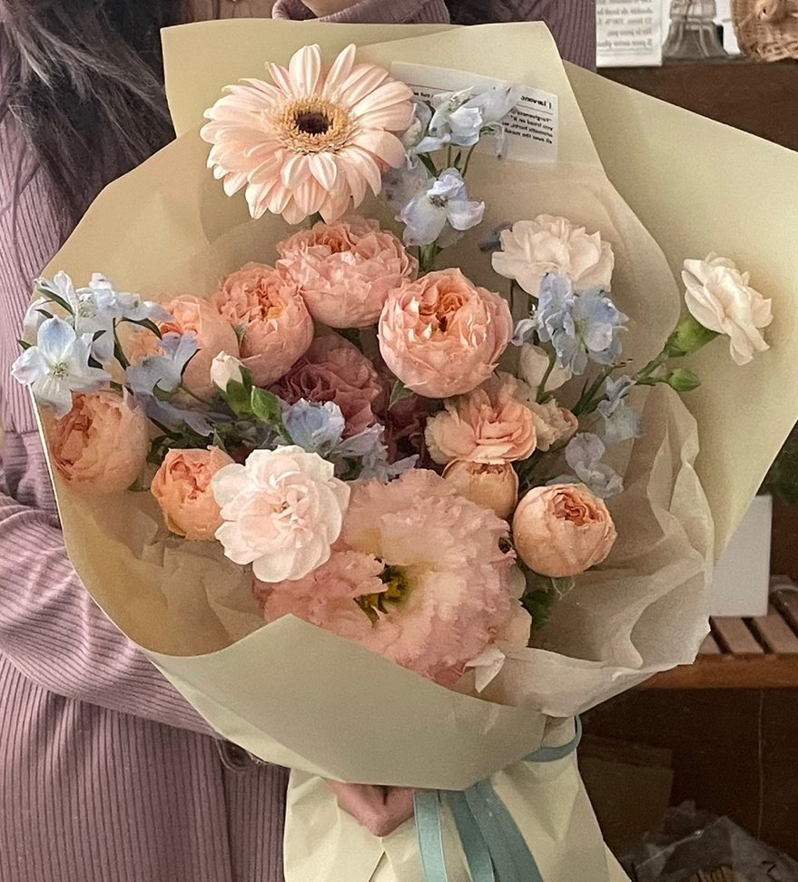 rosla89's tweet photo. 블루나잇, 계피님과 함께 구락스 케이크와 꽃다발, 팬들을 위한 부채를 준비했습니다 🥰
영원히 가슴속에 남을 구락스! 항상 행복하시길 빌게요🎂 https://t.co/UNN61pVerE