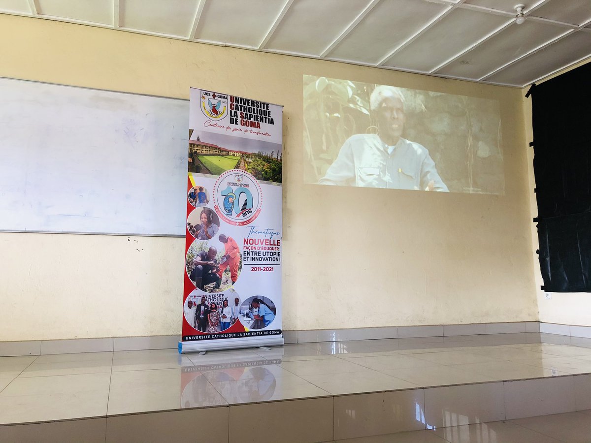 BusomokeJesse's tweet photo. #GOMA: A l’@UCS_Goma projection du film <une machine à tuer> un film qui retrace les massacres à l’est du pays. C’est dans le cadre du café littéraire de chaque samedi, une initiative qui continue son chemin. @Hilaire_Maheshe @akilimalisaleh @innobuchu @fnjp_rdc https://t.co/mvledoogok