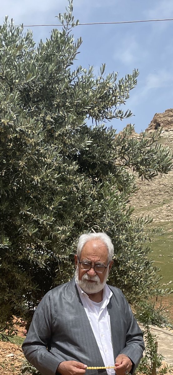 Bradermusiki4's tweet photo. Ger tu her roj bi zimanê xwe bi axife û bi rame û bi kene.Ji xwe her roj cejna zimanê te ye. https://t.co/2VMEjPF73J