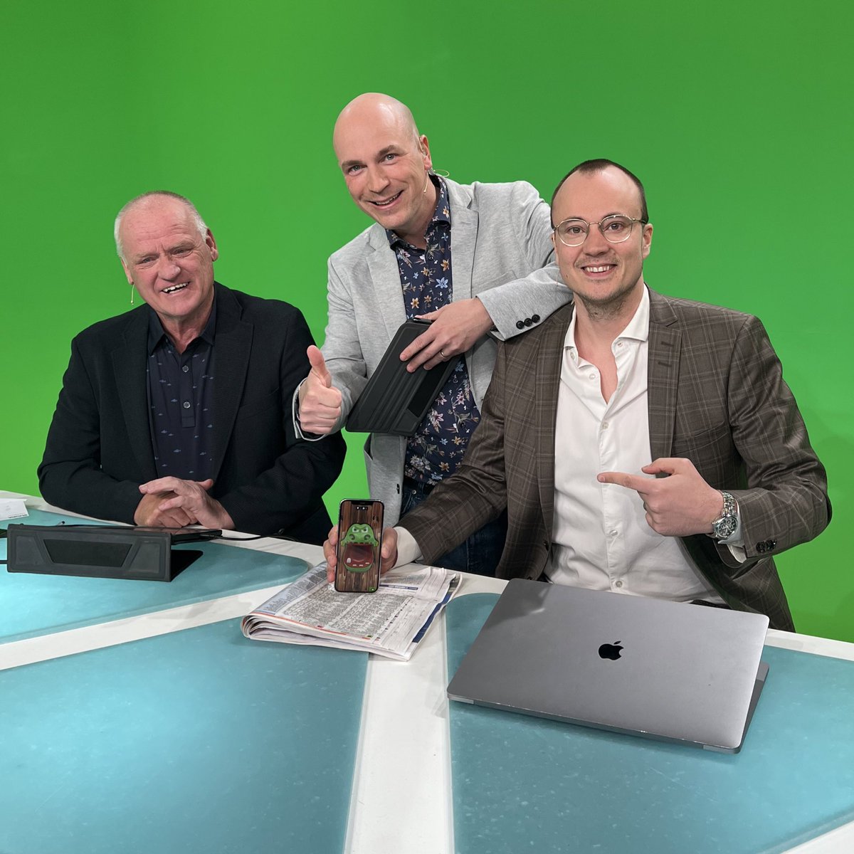 StoryteamFi's tweet photo. Kuopion #Kavioliiga #ravit tänään #tototv’llä tämän energisen trion seurassa. Stakes, SHKL Cup, Venice-ajo, Savo-Ajo. Raviherkkua koko illan, kun @UmakerTrav jatkaa jackpot-75-kierroksella. #krokotiilinhammas https://t.co/KHBTlaQLT4