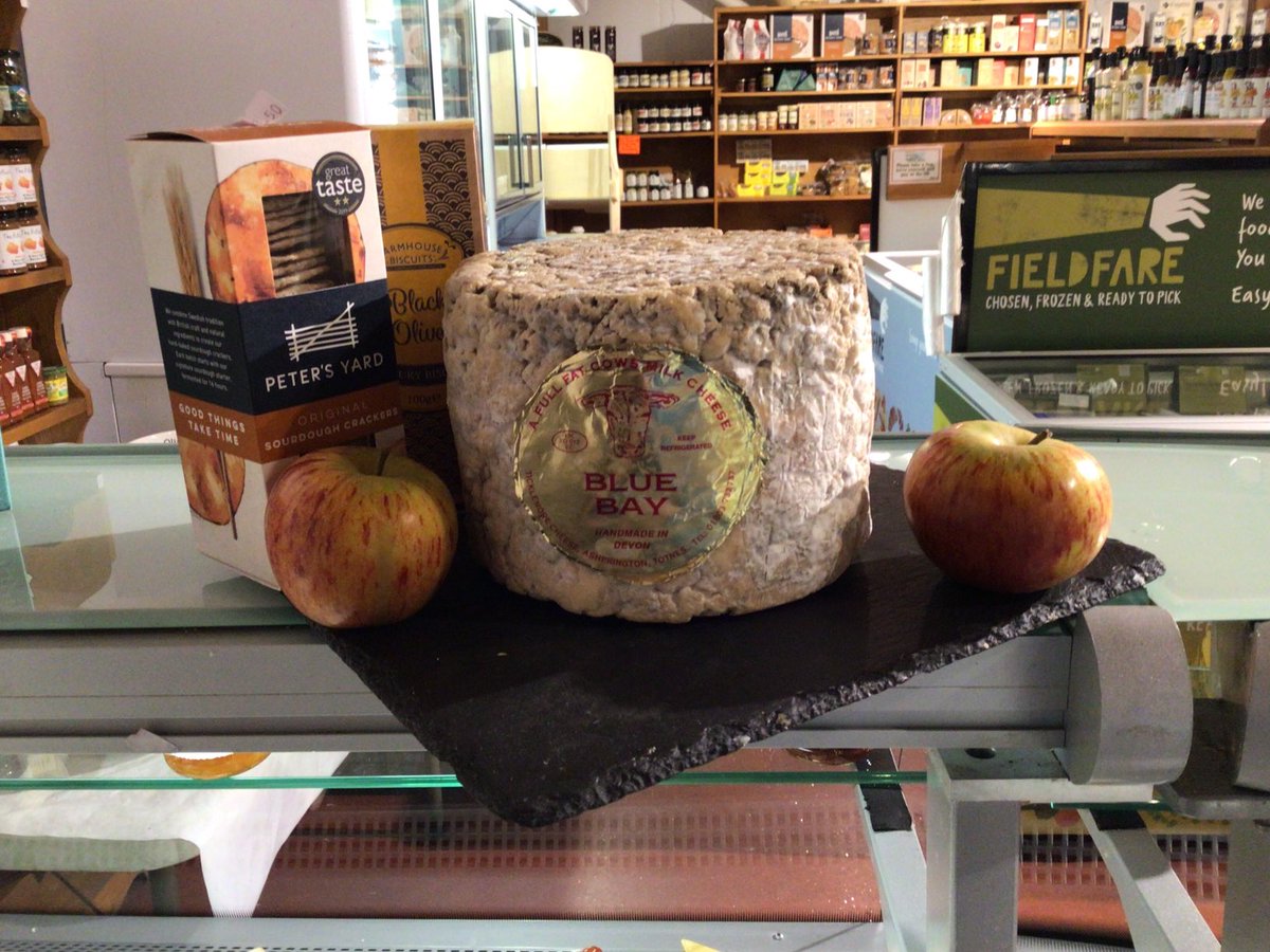 ChurstonFarm's tweet photo. This is what a proper cheese should look like! Blue Bay made by Ben Harris ⁦@BenTicklemore⁩ - one of our best sellers🧀🧀🍇🍇 https://t.co/wAoW4mcL86