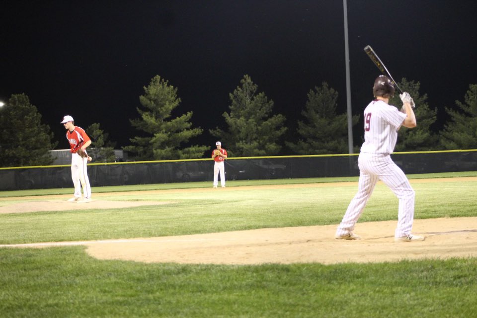 ILSteelBaseball's tweet photo. A little 18U STEEL v STEEL action from the other night as @Carson_Davis7 (@MTHS_Baseball)faces good friend @JMcNaught_04 (@ivcbaseball) under the lights in Chillicothe🤝 https://t.co/dO8uzpdlUd