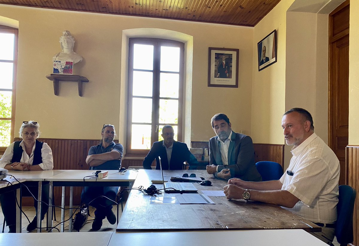 CCastaner's tweet photo. À #Pierrerue, avec le maire de la commune Didier Derupty et des élus, pour échanger sur les dossiers en cours et visiter la nouvelle station d’épuration dont les travaux se sont terminés il y a quelques semaines, projet soutenu par des aides de l’Etat. https://t.co/VTFbWXSWnV