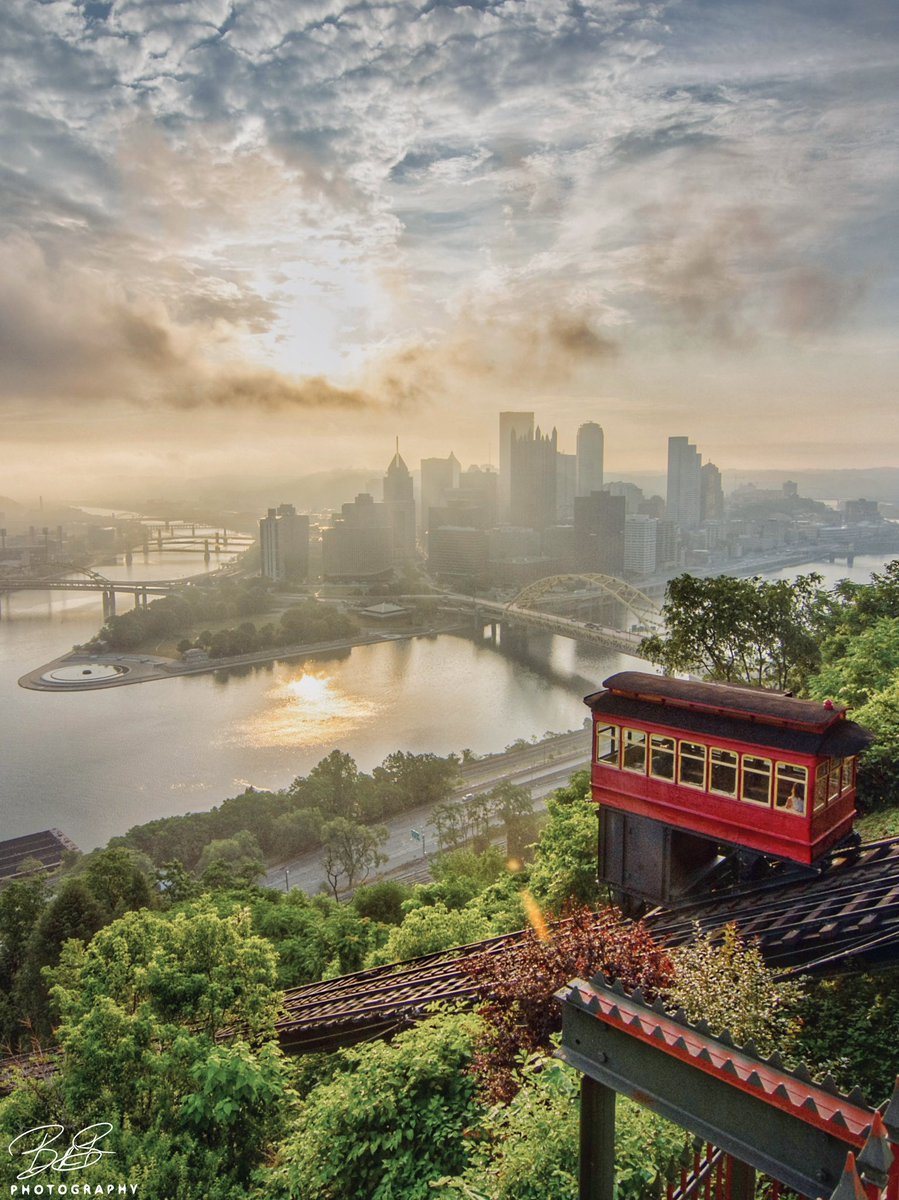 BBBrad91's tweet photo. Good Saturday Morning ! If you can, take a moment and share/retweet this view of the Duquesne Incline working hard at sunrise. https://t.co/5LSUsN96D1
