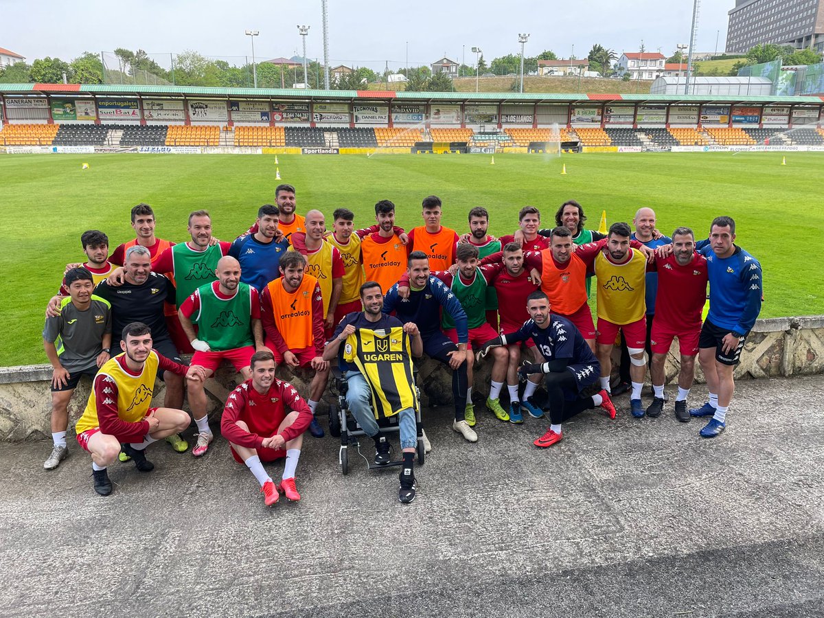 clubportugalete's tweet photo. Jornada de entrenamiento especial con la visita de @alainarteagabeitia que ha venido a hablarnos de su experiencia y motivarnos aún más si cabe para el partido de mañana.

#juntossomosmasfuertes 💪
#aupaportu 💛🐝🖤 

#BeasainvsPortu #Playoffs #TerceraRFEF #G4 #aupaportu https://t.co/faRb9oGhKy