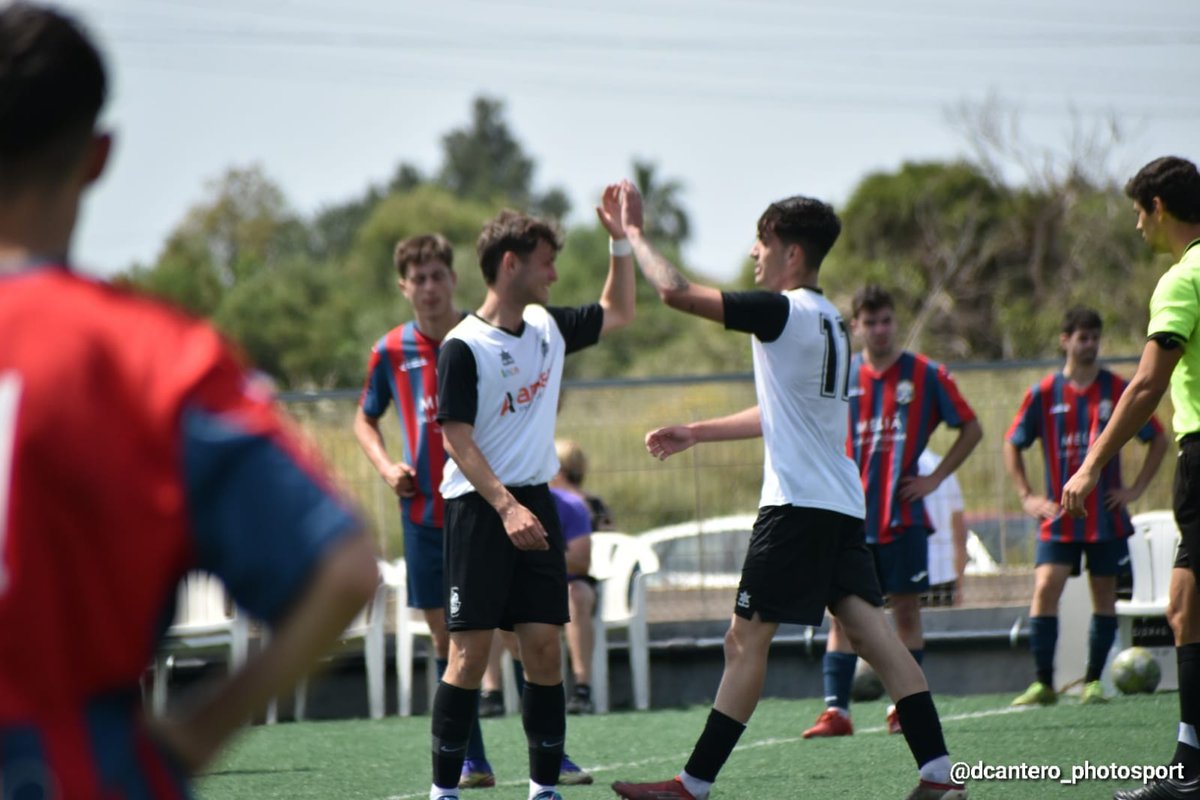 🔚 Finaal de partit!!

<a href="/CEConstancia/">CE Constància</a> 3 - Ferreries 0

⚽ <a href="/huugoduran8/">Hugo Duran</a>
⚽ Payeras
⚽ Mateu Bonnín

📷 <a href="/_DCantero/">Dcantero_photosport</a>

#JuntsFeimHistòria #CENTConstància