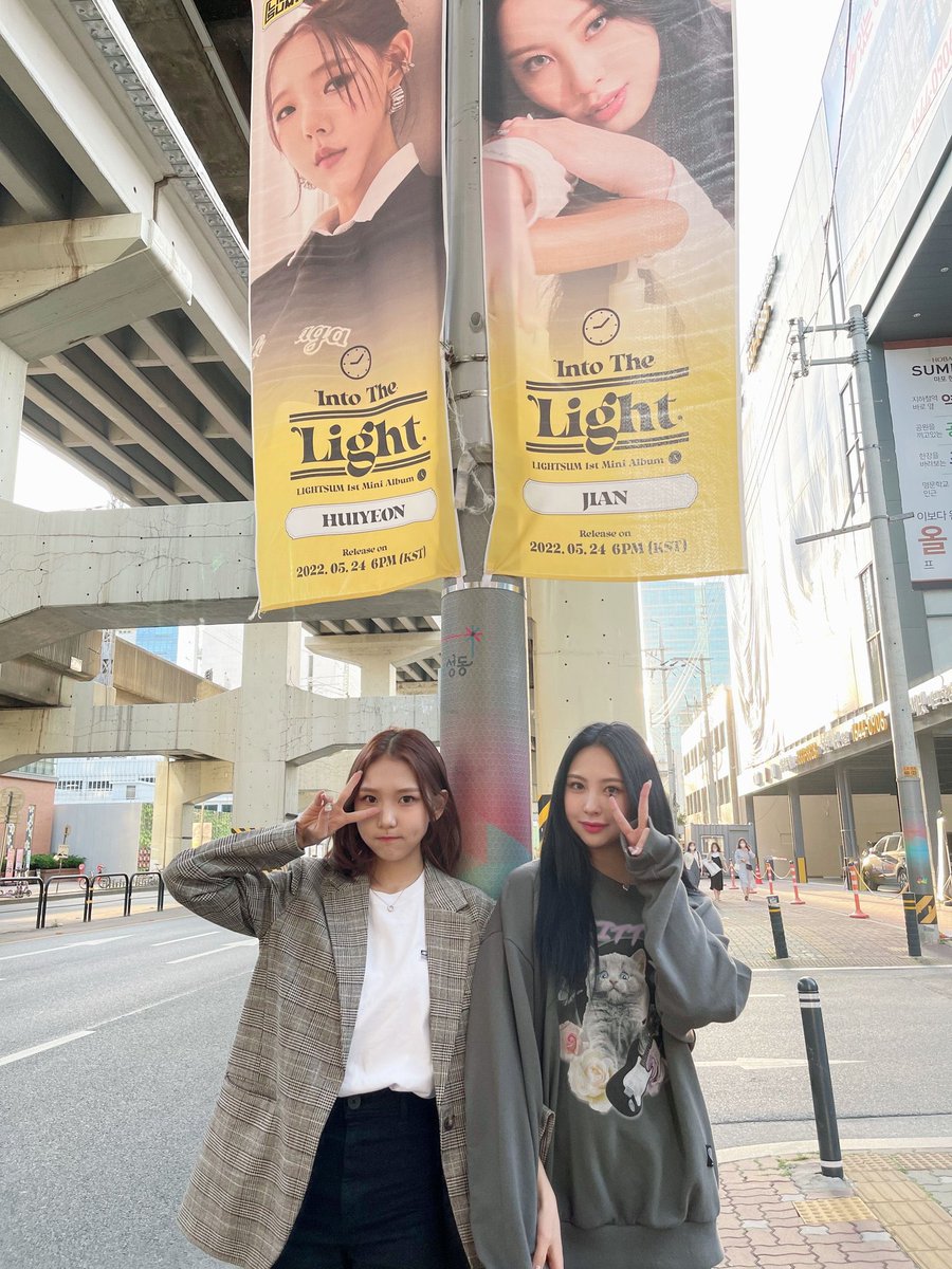 moonlightsum_'s tweet photo. @CUBE_LIGHTSUM Sumit💛Did u see our banner from Seongsu to Ttukseom Station?😝Looking at the banner, it's so real &amp; exciting that our comeback is coming! We're preparing a very cool performance! Pls wait a little bit 💕 If u have time, come &amp; see the banner &amp; leave a proof 🥰 See u soon Sumit!! https://t.co/r6nIguvGxb
