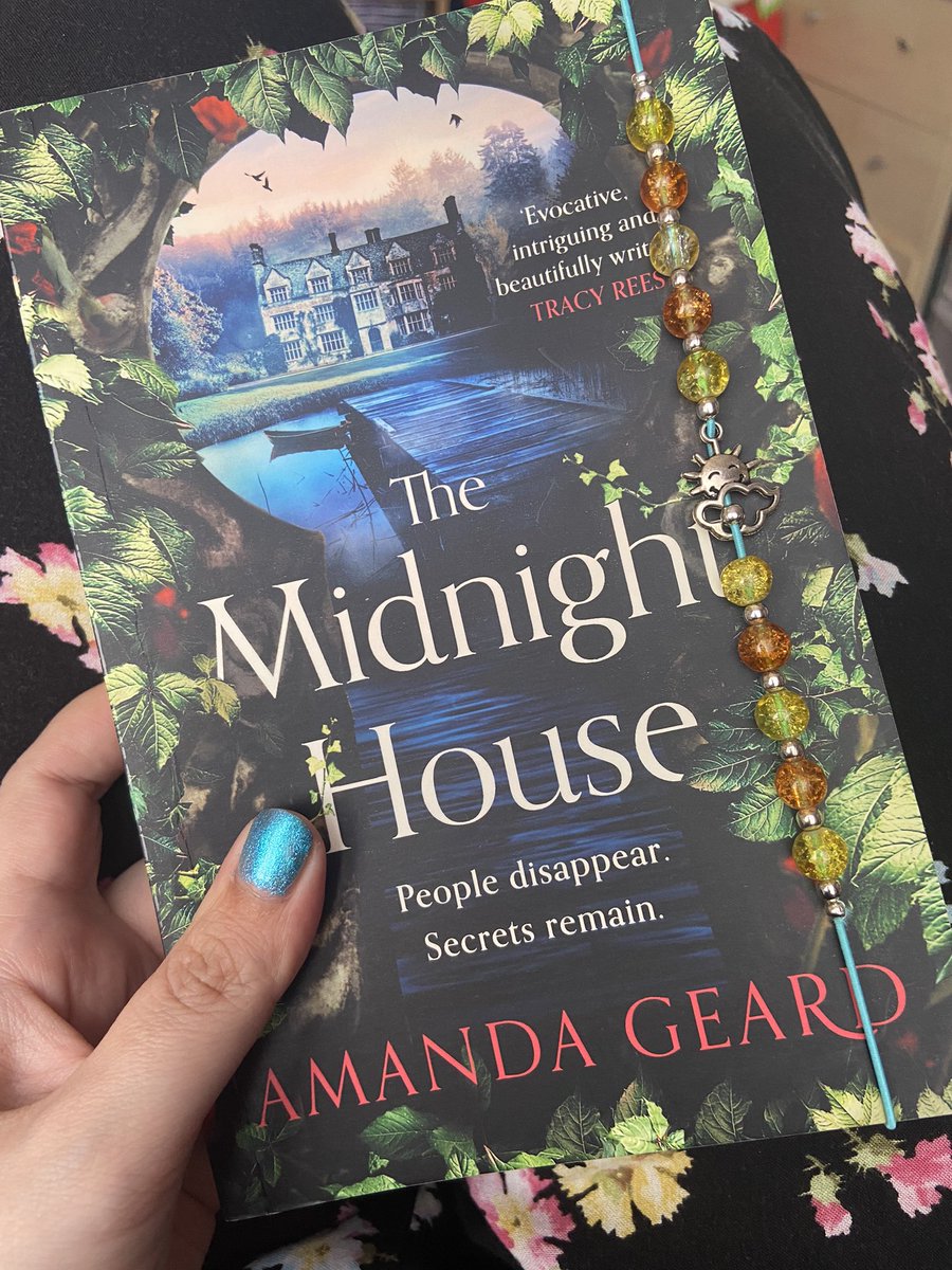 I’m going in!!! Thank you to my bookish guardian angel @Emily_JP ❤️ @headlinepg 

Review to follow next week as part of the #blogtour @AmandaGeard 

#themidnighthouse