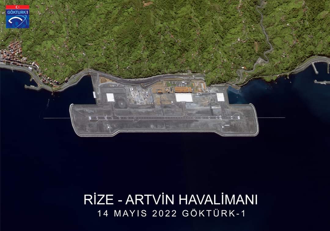 📸: #Göktürk1

Bugün açılışı gerçekleştirilen Rize-Artvin Havalimanı’na bir de uzaydan bakmak ister misiniz? 

MSB Keşif Uydu Komutanlığı'nın kontrolündeki Göktürk-1 uydusu ile görüntülenen yeni havalimanı

 #RizeArtvinHavalimanı #rizeartvinhavaalanı