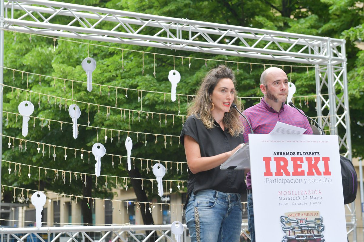 sortuEH's tweet photo. .@Na21org ekimenak antolatutako mobilizazioan izan gara Iruñean.

Ireki dezagun eztabaida. Erabaki dezagun zer nahi dugun. Bada garaia!!! https://t.co/U5THPEgSUQ