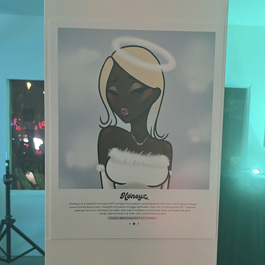 Honeyz on display at an NFT art gala in LA last night! ✨ Thank you to <a href="/CleoCannaClub/">CleoCannaClub NFT- Minting Now</a> for the opportunity 💖