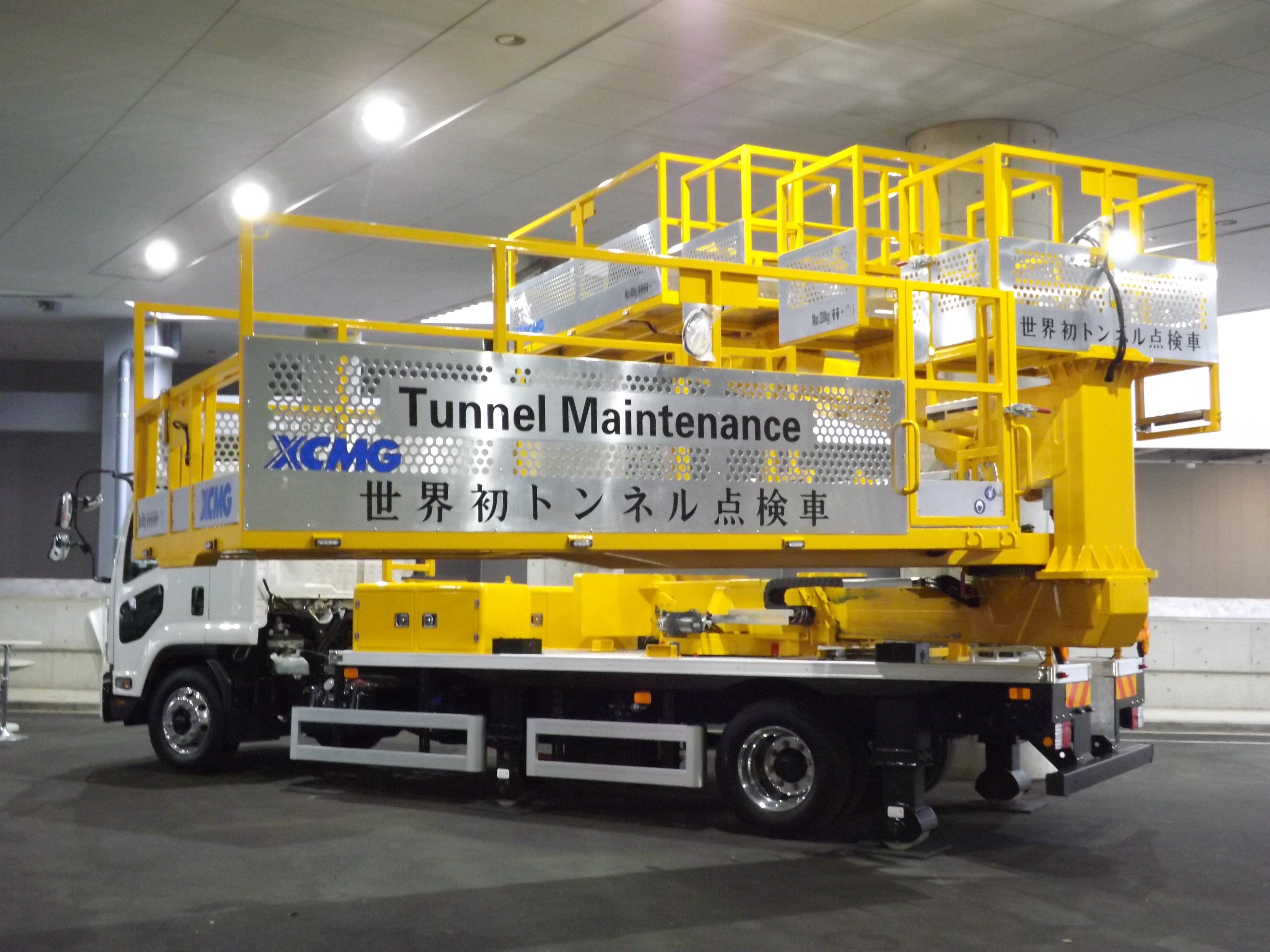 しばとら なんでも屋 ジャパントラックショー22に出展していたxcmg Xuzhoo Construction Machinery Group 徐工集団の展示していたレッカーやトンネル点検車 徐工集団は世界でもトップクラスの建機メーカーで日本にも特殊車両をかなりの台数納品してい