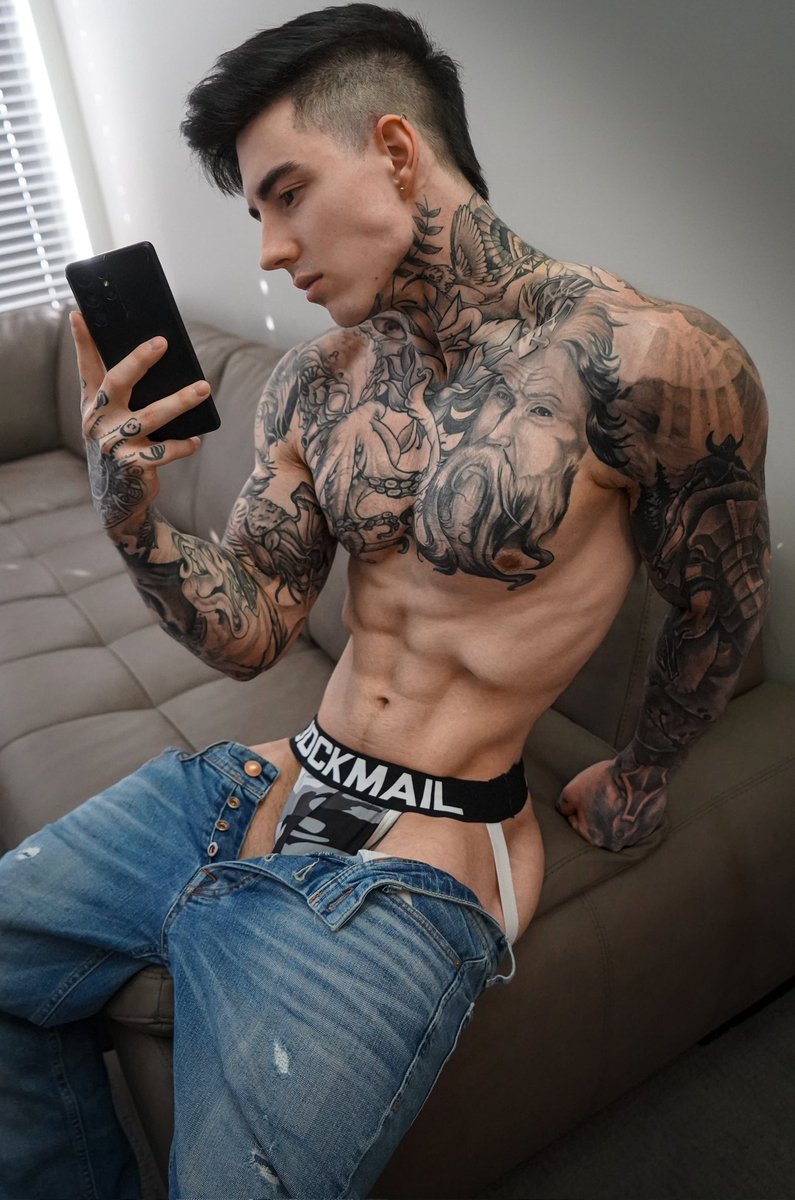 jakipz's tweet photo. Cum see more of me 😈👇
https://t.co/aIrzpzbjge https://t.co/9EuDl7vluU