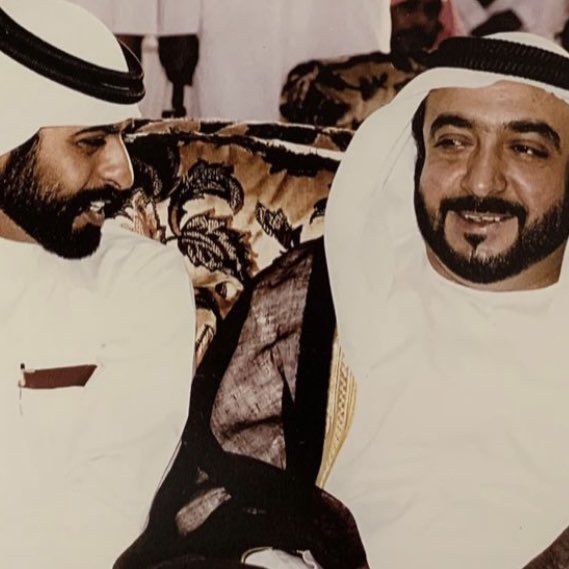 الله يرحم راعي البسمه
لي على الخيرات سبّاقي

من غيابه ضاقت النسمه
و الدموع تسيل دفّاقي