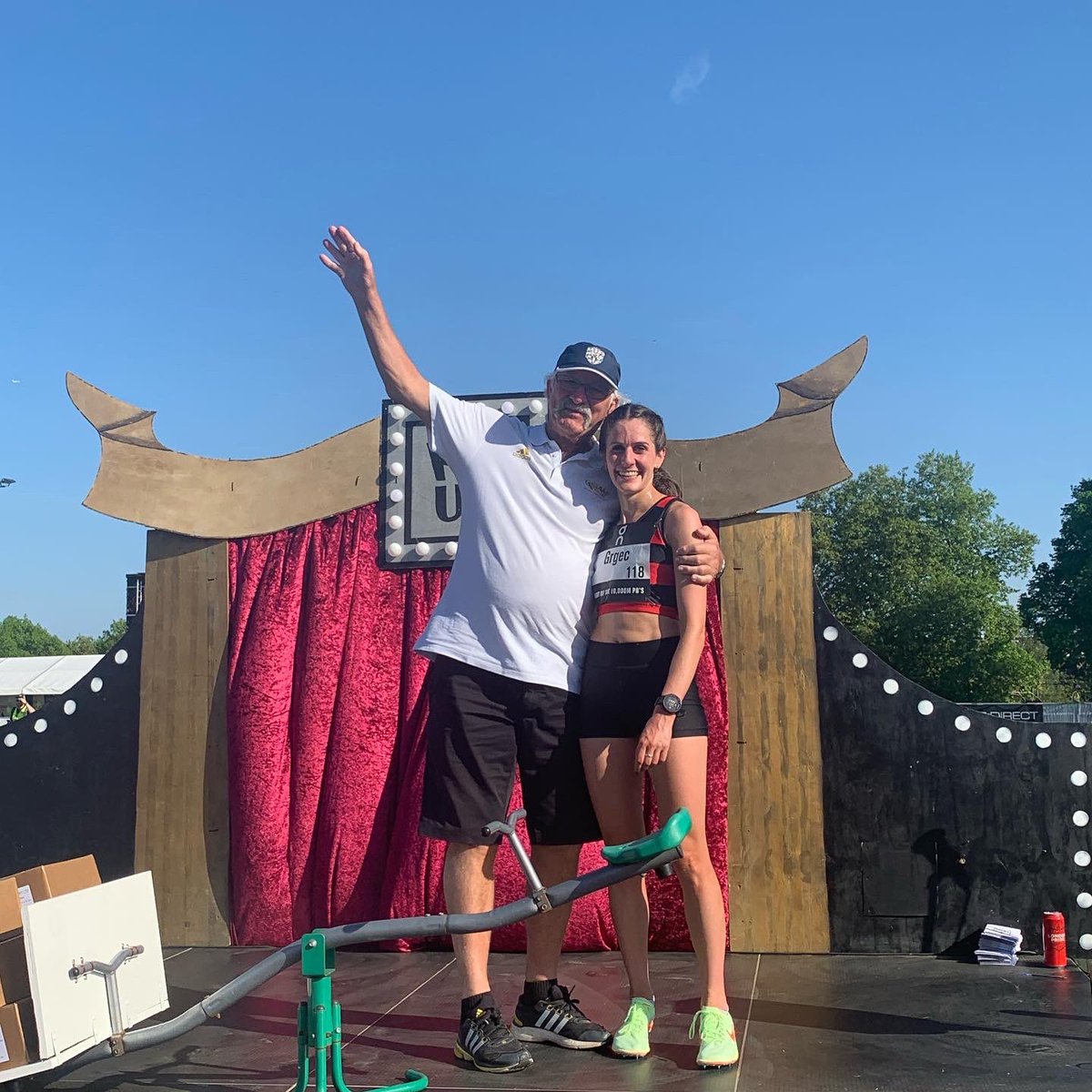NightOf10kPBs's tweet photo. The winner of the first women’s race, @GeorgieGrgec from @hrnhillharriers in 34:00.58
Winning 120 beers, plus 12 for good luck
#highgate10k #10krace https://t.co/8vBA0bu6jR