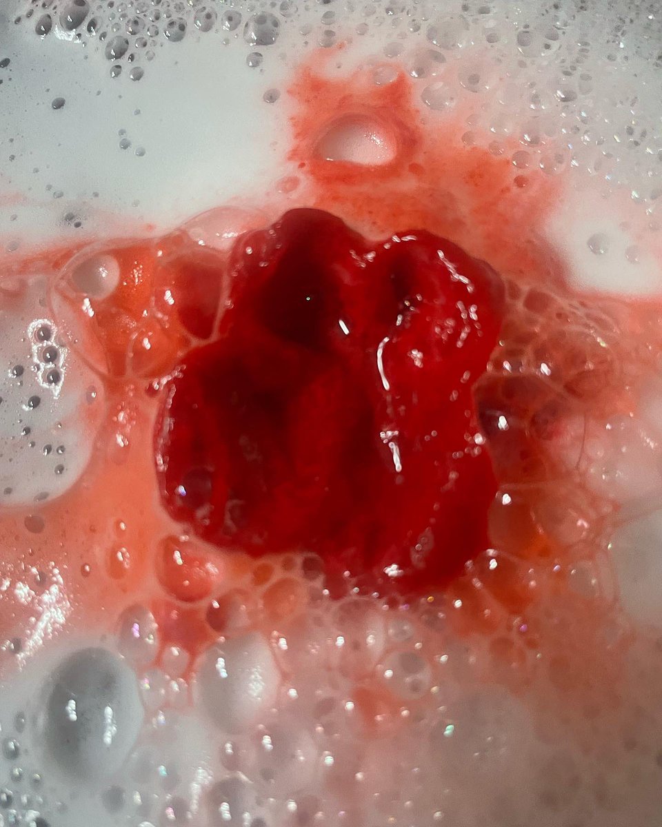 swatchmelilmami's tweet photo. Melting into the weekend like…🥰Happy Saturday❣️Shown: True Love rose scented a2o Bath Bomb @shopmissa ❤️ #skincare #sharingmissa #beauty #makeuplove #crueltyfreemakeup #veganmakeup #makeupreview #bathbomb #makeupcommunity #skincaresaturday #cheapmakeup #discoverunder1k https://t.co/TV89kMZN8H
