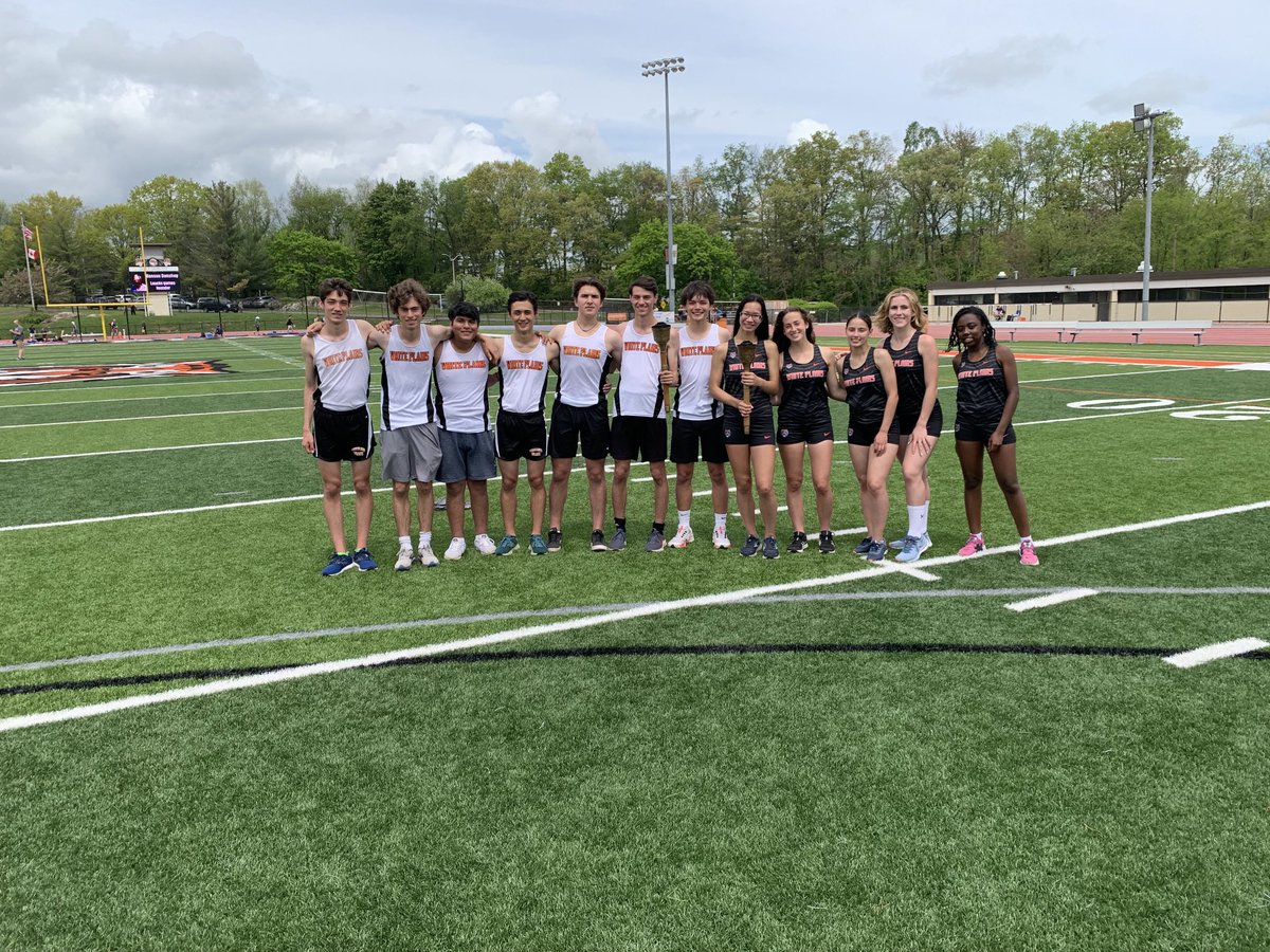 wphs_xctf's tweet photo. WPHS seniors getting ready to light the torch at the Opening Ceremony ⁦@WPCSDAthletics⁩ https://t.co/H5ha0Gxtpr
