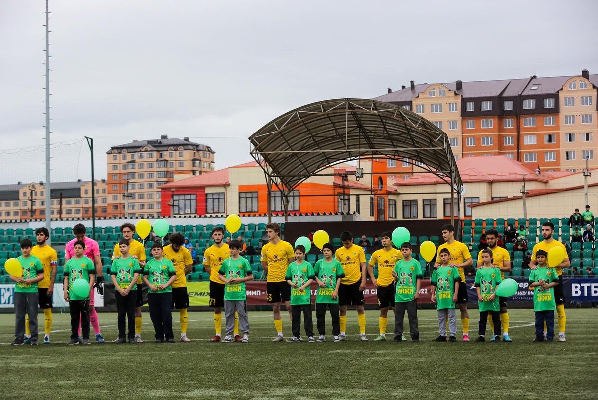 fc_anji's tweet photo. 11 мая — яркий день в истории «Анжи» 🎊

В рамках 30 тура Олимп-ФНЛ II «Анжи» принимал дома «Аланию-2». В преддверии 31-летия клуба, коллектив команды пригласил детей из детского дома МБОУ «Интернат сирот». 

ети дружно поздравили команду с победой.

#Анжи #АнжиЭтоВсеМы https://t.co/WhEtrKeMBI
