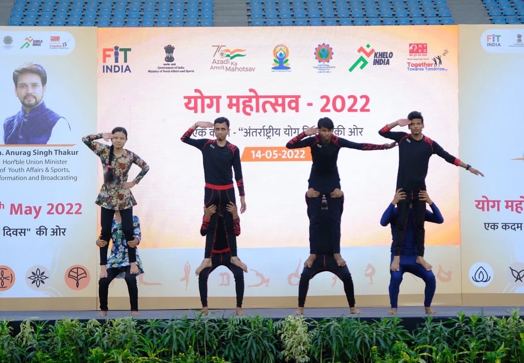 2 Cities. 1 Mission to make India Fit &amp; Active 🧘🏻‍♂️

Here's how India celebrated Yog Mahotsav &amp; took a step towards #IDY2022 💯

2000 athletes &amp; yoga practitioners joined from Dharamsala 🏟️ &amp; JLN 🏟️ simultaneously.