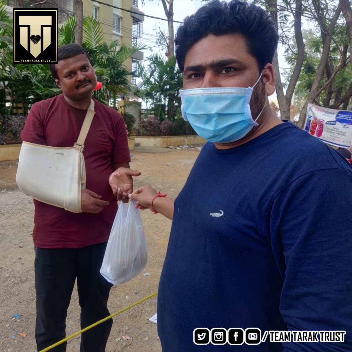TeamTarakTrust's tweet photo. Day 598 Of Donate A Meal Campaign @TeamTarakTrust Members Donated Meal To Needy At Hyderbad . 

@tarak9999 ❤️
#TeamTarakTrust
#DonateAMealWithTeamTarakTrust https://t.co/sH6aJAHulE