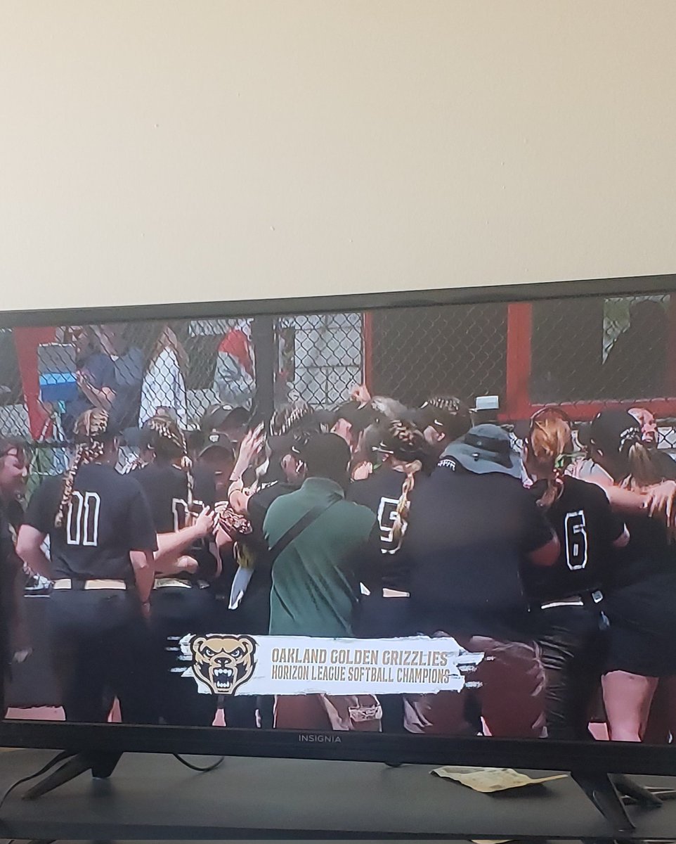 GriffSj13's tweet photo. Congrats to @OaklandSoftball. @HorizonLeague Champions!!!!! https://t.co/0Wk44PL1Dc