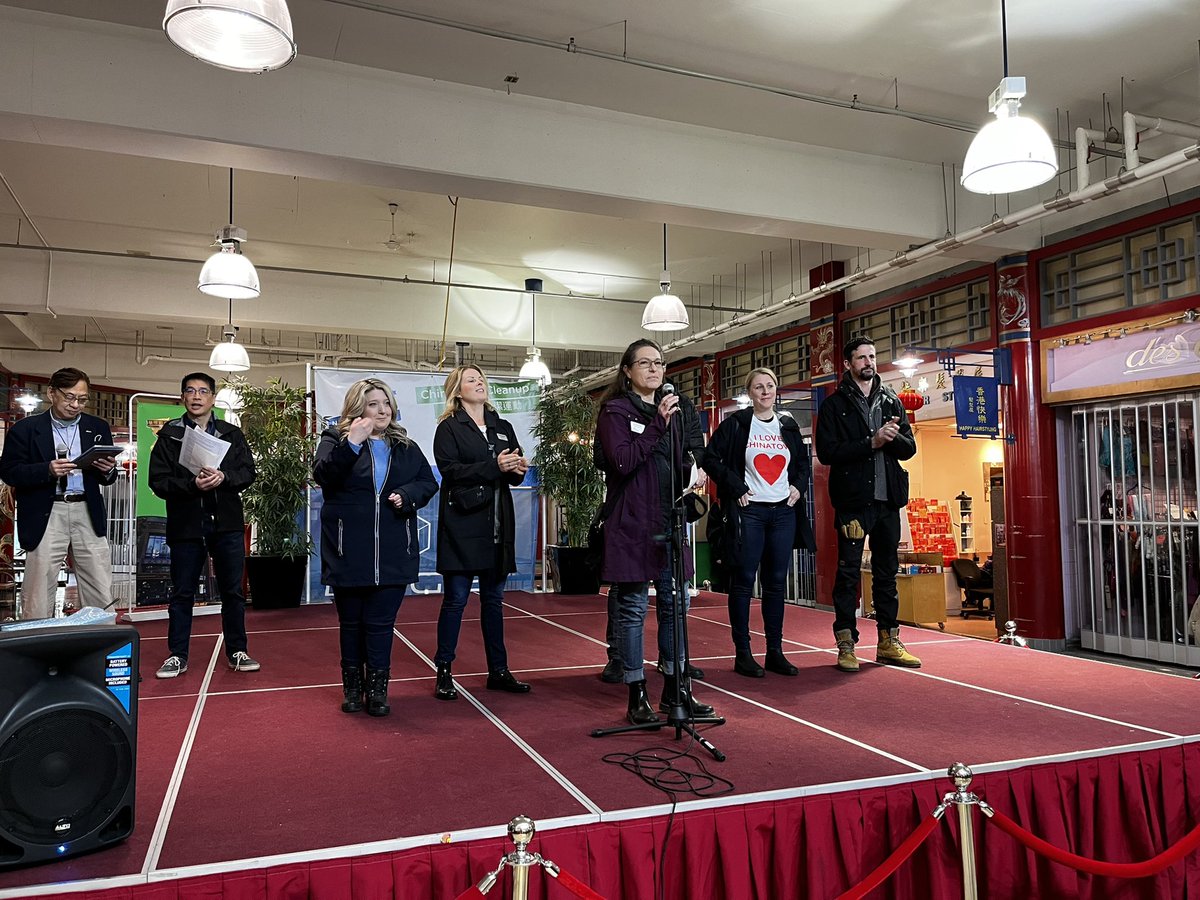 Energized crowd this morning at kick off of Chinatown cleanup 🧽 🧹 Getting ready to paint over graffiti and clean the streets of this important and historic neighbourhood. #CleanupParty #vanpoli