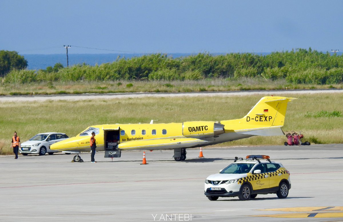 ace_pio's tweet photo. #HellenicAirForce #B300C usually flies as #HAF404 in beautiful colors (seems like a medevac aircraft. showing as N889FM, test reg on FR24)
#AirAlliance #Learjet35 D-CEXP also a medevac aircraft, in beautiful yellow as well
#AirAmbulance #MEDEVAC #bizjet #LJ35 #Beechcraft300 https://t.co/VhwY5fUtBB
