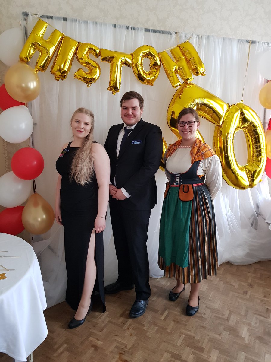 blanko_ry's tweet photo. Histoni ry :n 50v vuosijuhlassa Blankoa edustamassa ovat suhdevastaavamme ja tiedottajamme! Plussana OLuTin pj!

Lämpimät onnittelut Histoni! https://t.co/LnfZPkEzLI