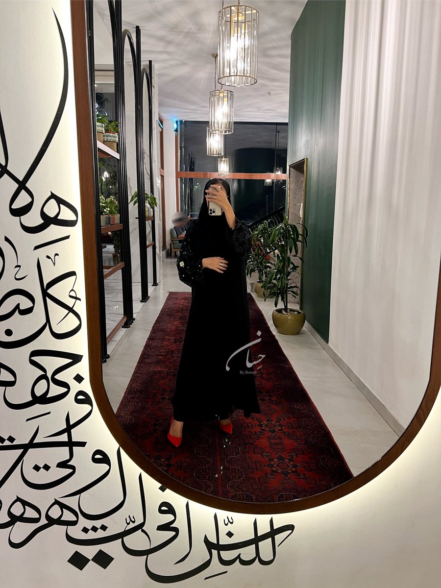 بنّة الحِسن بسأل ، لو سمحتي سؤال 
وش شعور المرايا كل ما شافتك ؟ 🎶♥️

-للطلب عن طريق الواتس اب الرابط في البايو.