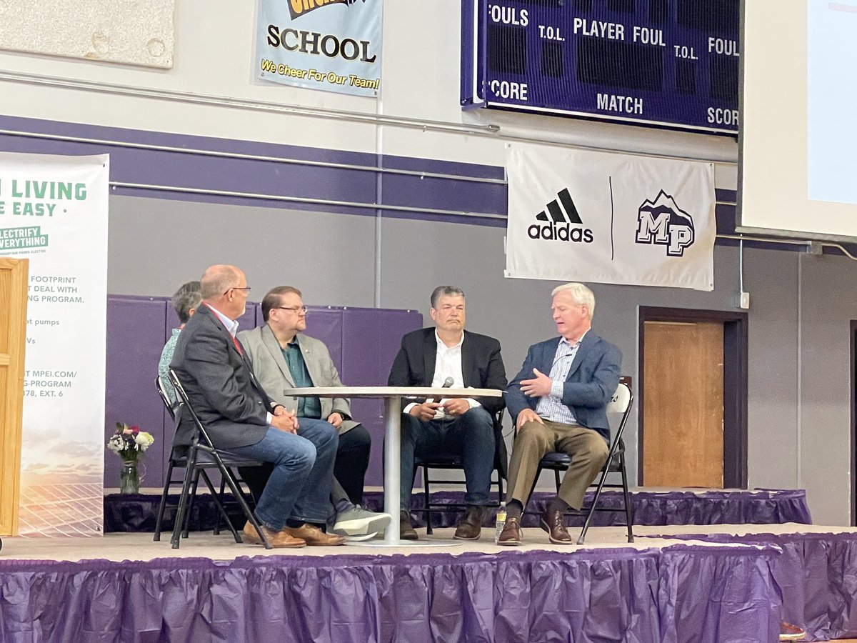ColoradoREA's tweet photo. CREA Executive Director Kent Singer (@singercrea) (right) joins the discussion on the electric industry at @MtnParksElec  #AAI2022 https://t.co/9TnXVKQdeJ