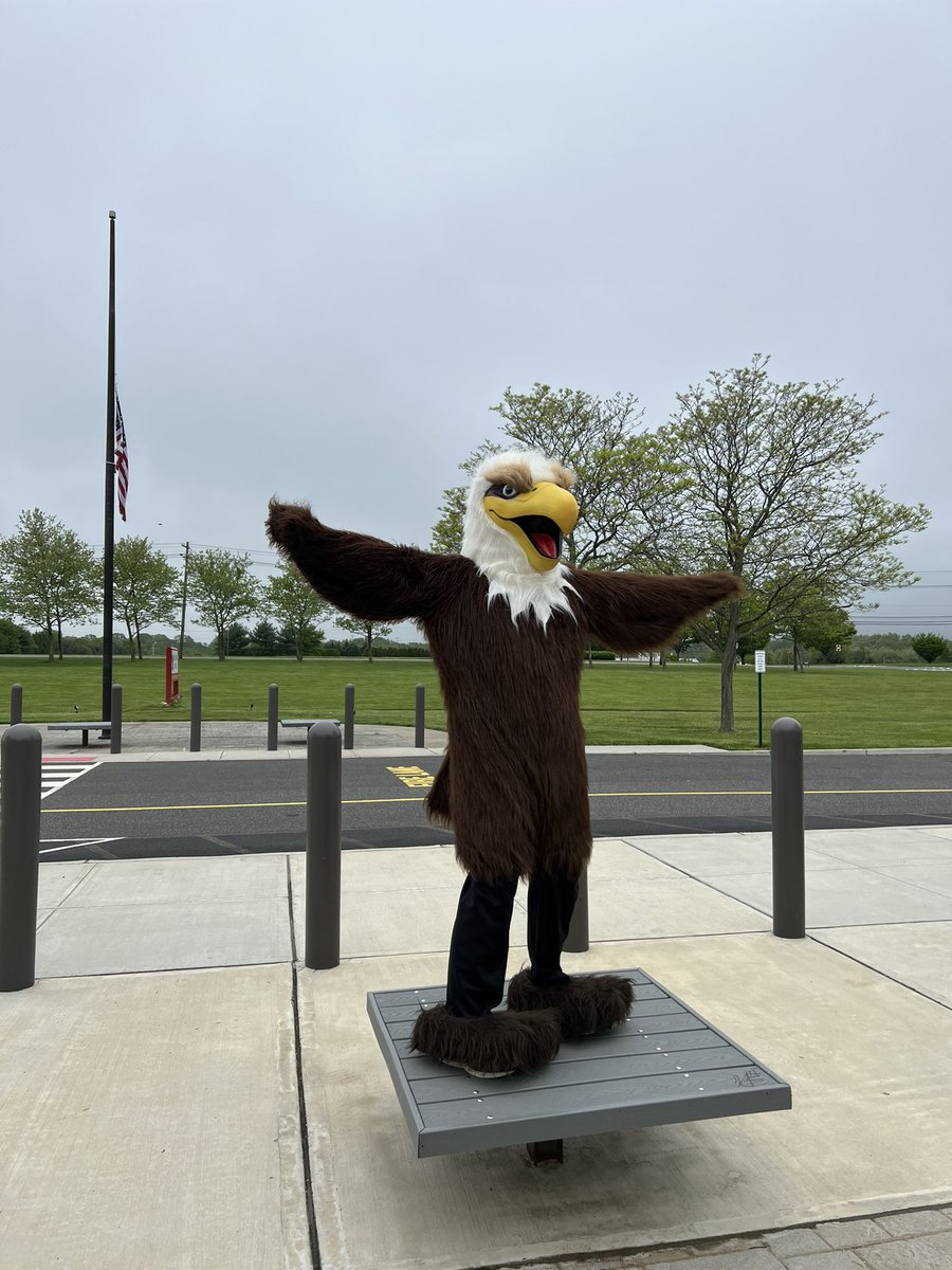 MRS_Eagles's tweet photo. Thank you to all of our MRS families, staff, and the Plainsboro Rescue Squad who participated in our PTA Eagle Trot this morning! We loved spending the morning with you! @river_pta @WWP_Schools @kwinterstein13 https://t.co/HFwz9WHPkL
