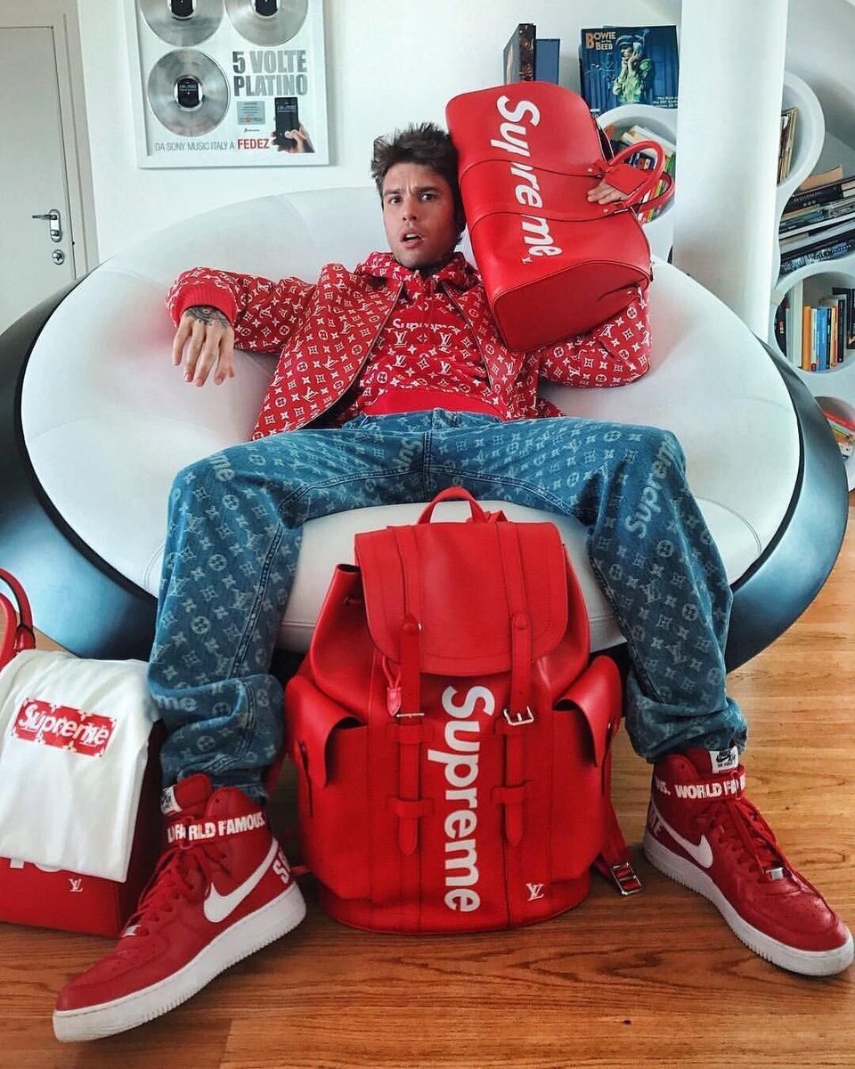 ToNYD2WiLD's tweet photo. Sneakers and Fashion are in a weird place right now but it could be worse. I rather be where we at now than going back to this. https://t.co/Ou7XvLM4ao