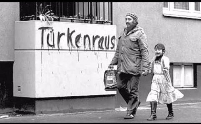 Afralice's tweet photo. Yemin ederim hiçbir farkı yok. 
#arapdefol 
#türkenraus https://t.co/m7xhyzfOhF