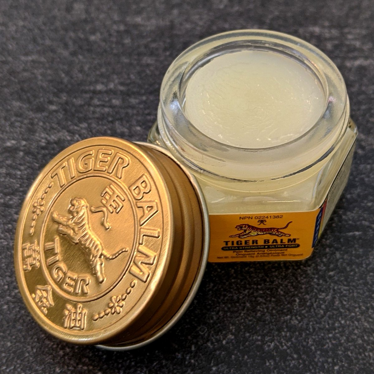 TigerBalmCanada's tweet photo. When you need superior pain relief, you need Tiger Balm Ultra Strength Ointment. π―
#TigerBalmUltra #JointStrains #MuscleStrains https://t.co/Tvjk8z61B9