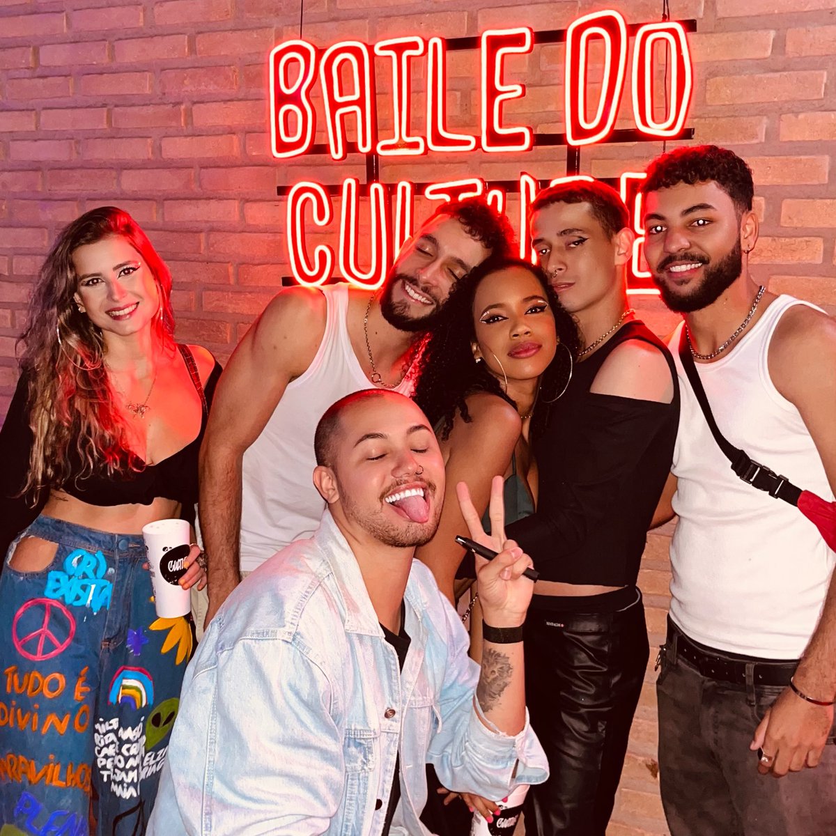 uaikenz's tweet photo. na minha festa, linda, dança comigo primeiro, vamo fazer o que garotas fazem no banheiro ♪ || @LiviaLivao @uaiguilerme @letciafcs @_dller @Miguelhsouza_ @lixovulgoeu @EdeniaCJ @joaomvicctor https://t.co/1AJNdWSdRN