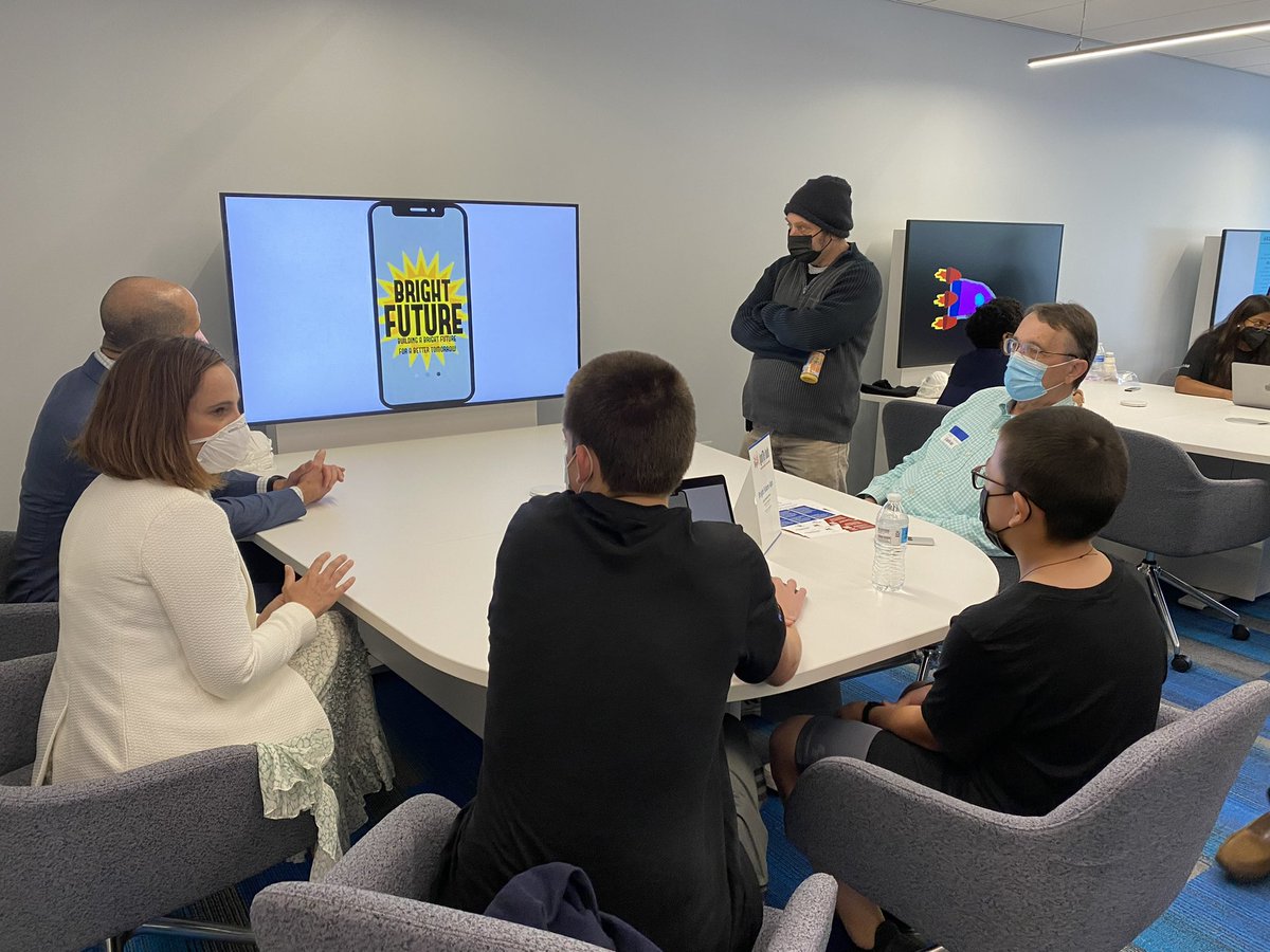 MoCoCouncilMD's tweet photo. Middle and high school students from @MCPS showcase apps they developed through #MontgomeryCanCode at the ignITe Hub grand opening celebration. https://t.co/yqUacAkY4i