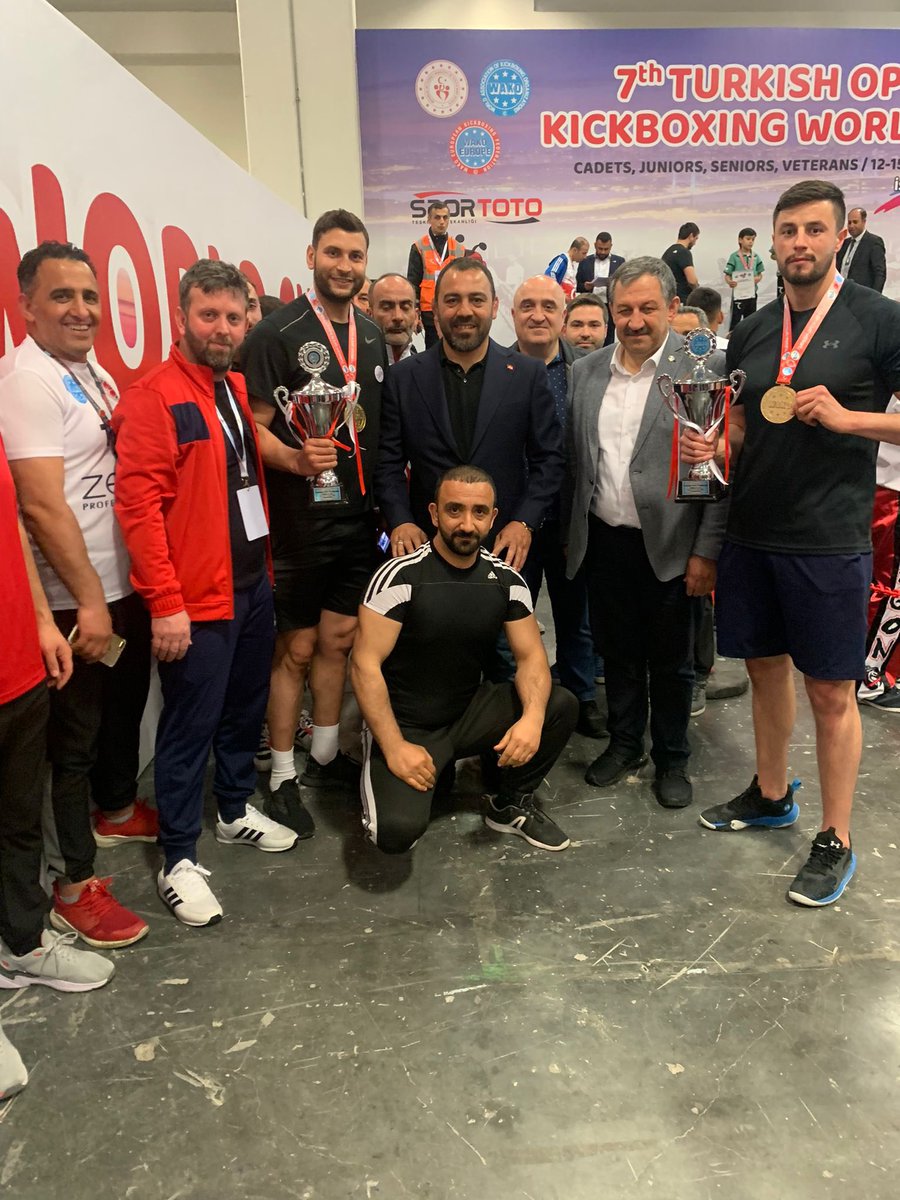 Kickboks dünya kupası asrın güreşcisi spor bakan yardımcımız sayın <a href="/hamzayerlikaya/">Hamza Yerlikaya 🇹🇷</a>  federasyon başkanımız sayın  <a href="/salimkayici/">Salim KAYICI</a>  ile anı ölümüzleştirdik <a href="/kasapoglu/">Dr. Mehmet Kasapoğlu</a> <a href="/hsevli/">Hamdullah Şevli</a> <a href="/SuatAdigzel/">Suat Adıgüzel 🇹🇷</a>