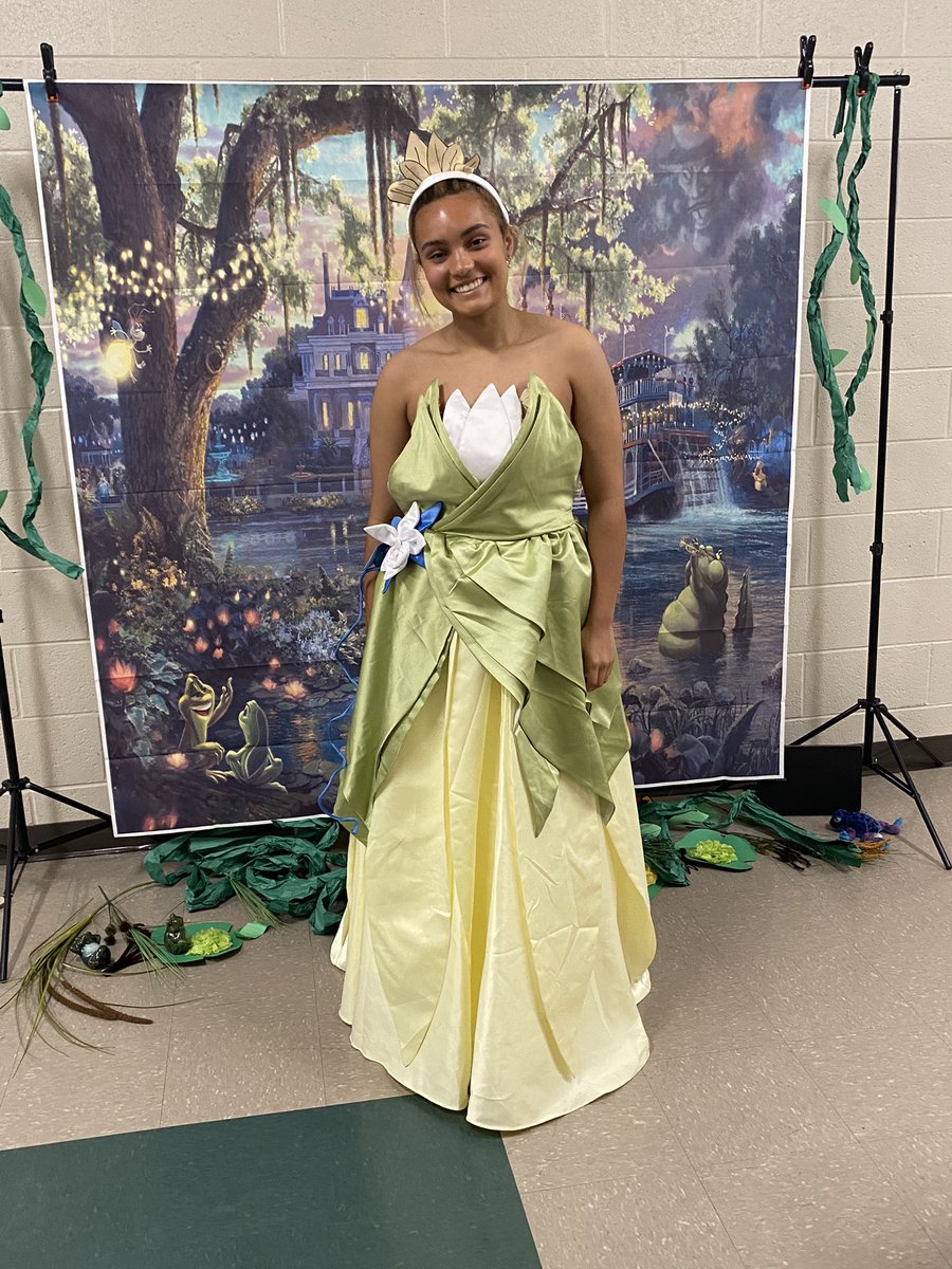 GaileyLane's tweet photo. Our girl Jayden, being a Disney Princess today! #graduationmonth #classof2022 #ourgirls #4 #jaydendelaney #neelymilan #sisterlove #disneyprincess https://t.co/dxVb8rjfUy