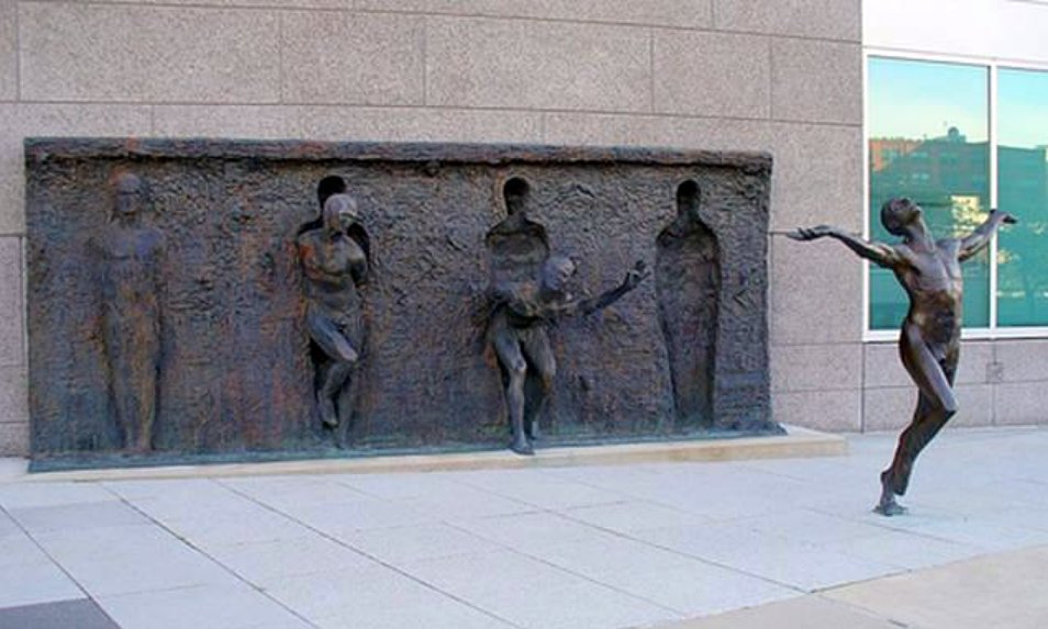 JamesLucasIT's tweet photo. «Volevo creare una scultura che chiunque, indipendentemente dalla propria origine, potesse guardare e percepire immediatamente l’idea di qualcuno che lotta per la libertà»

📷 Zenos Frudakis, “Freedom" https://t.co/T68jVe4YnQ
