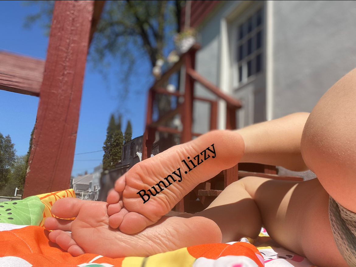 Solebunnylizzy's tweet photo. Hi everyone (; Im a 23 year old college girl who's trying to make a start on OF 😄 Follow me and DM me for personal content and check out my OF for special content you'll love 😘 https://t.co/k7sjW55cLS