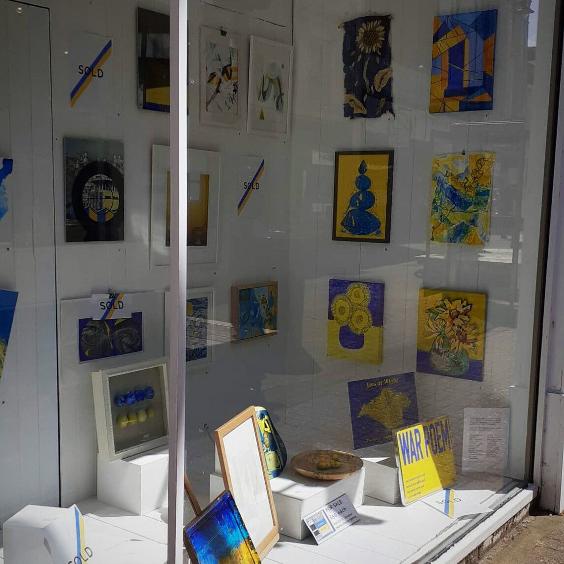 Our Cat was delighted to be asked by <a href="/AspireRyde/">aspireryde</a> to create a unique piece of artwork to raise funds for <a href="/Ukraine/">Ukraine / Україна</a>. Limited edition of ONE print of our #Wightagrams 'Lies of Wight' design, £50 - all funds to #Ukraine. On display in Ryde High Street, with other artworks.