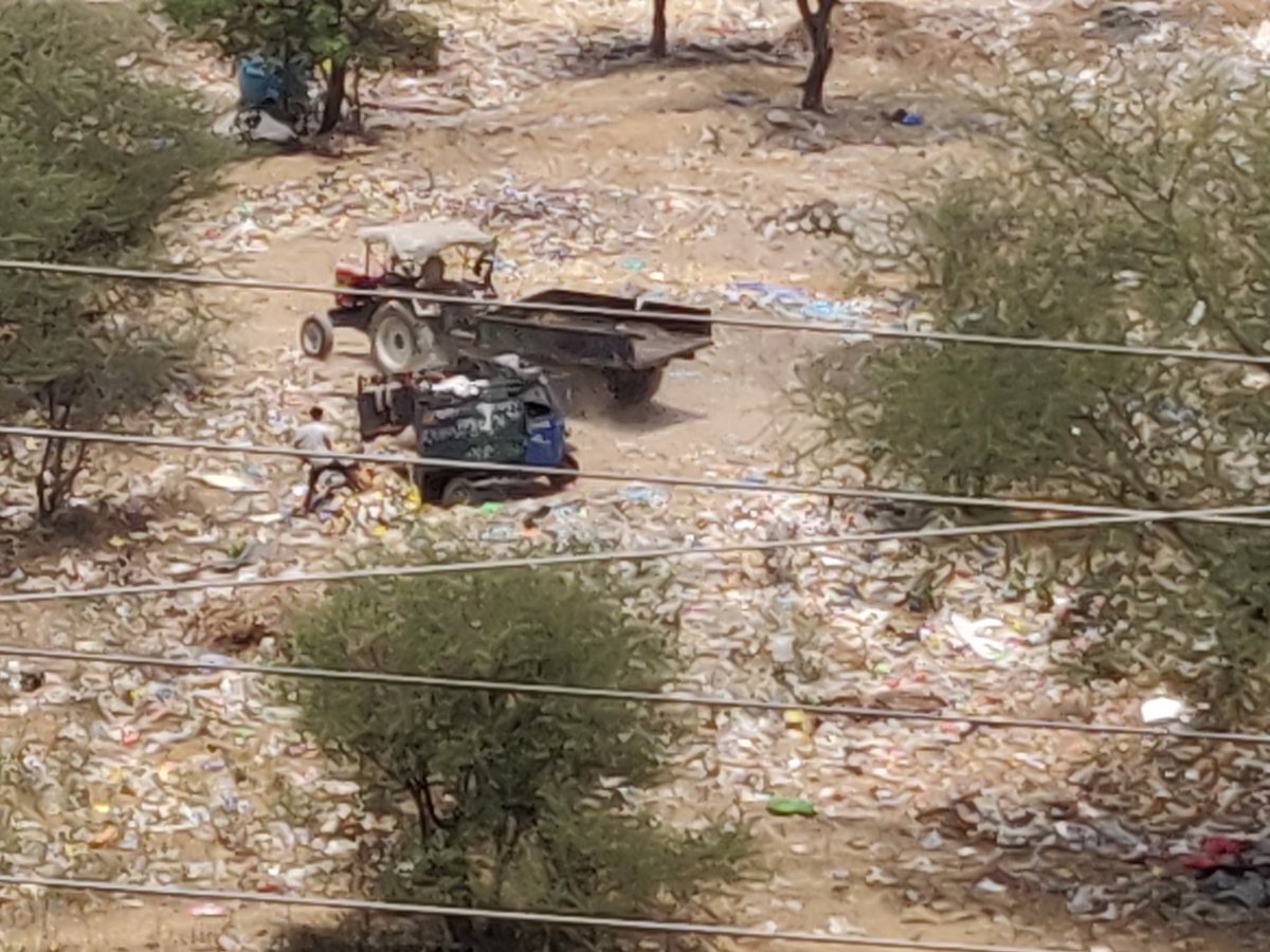 raisk07's tweet photo. @cmohry @mlkhattar Also please take note of municipal corporation manesar. They are collecting garbage and dumping behind sidco shivalik apartments sector 1 IMT Manesar in a green belt. Life is becoming hell for more than 500 families living in the society.@MCManesar @hsiidc @PMOIndia https://t.co/qR4vZnngEy