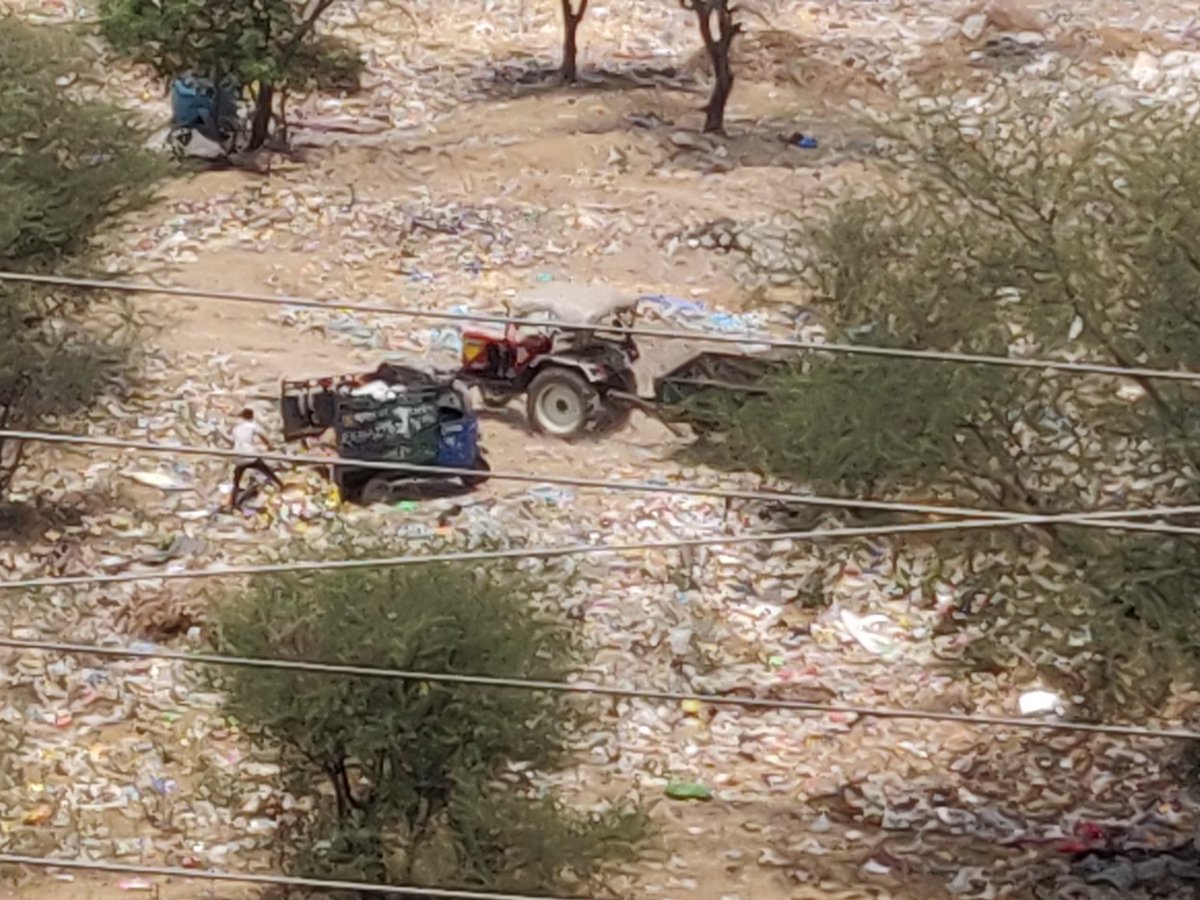 raisk07's tweet photo. @cmohry @mlkhattar Also please take note of municipal corporation manesar. They are collecting garbage and dumping behind sidco shivalik apartments sector 1 IMT Manesar in a green belt. Life is becoming hell for more than 500 families living in the society.@MCManesar @hsiidc @PMOIndia https://t.co/qR4vZnngEy