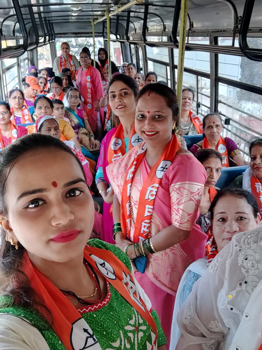 geetapurani's tweet photo. शिवसंपर्क अभियान..
शिवसेना भायखळा च्या आमच्या लोकप्रिय आमदार सोबत
आम्ही चालल�� तुम्ही पण या...🏹🚩

यायलाच पाहिजे..!

सायं.- ७.०० वाजता
स्थळ : बीकेसी मैदान,

#शिवसेना #युवासेना #भायखळा
@CMOMaharashtra @OfficeofUT @AUThackeray @ShivSena @YaminiYJadhav @iYashwantJadhav https://t.co/x4NYRdGivi